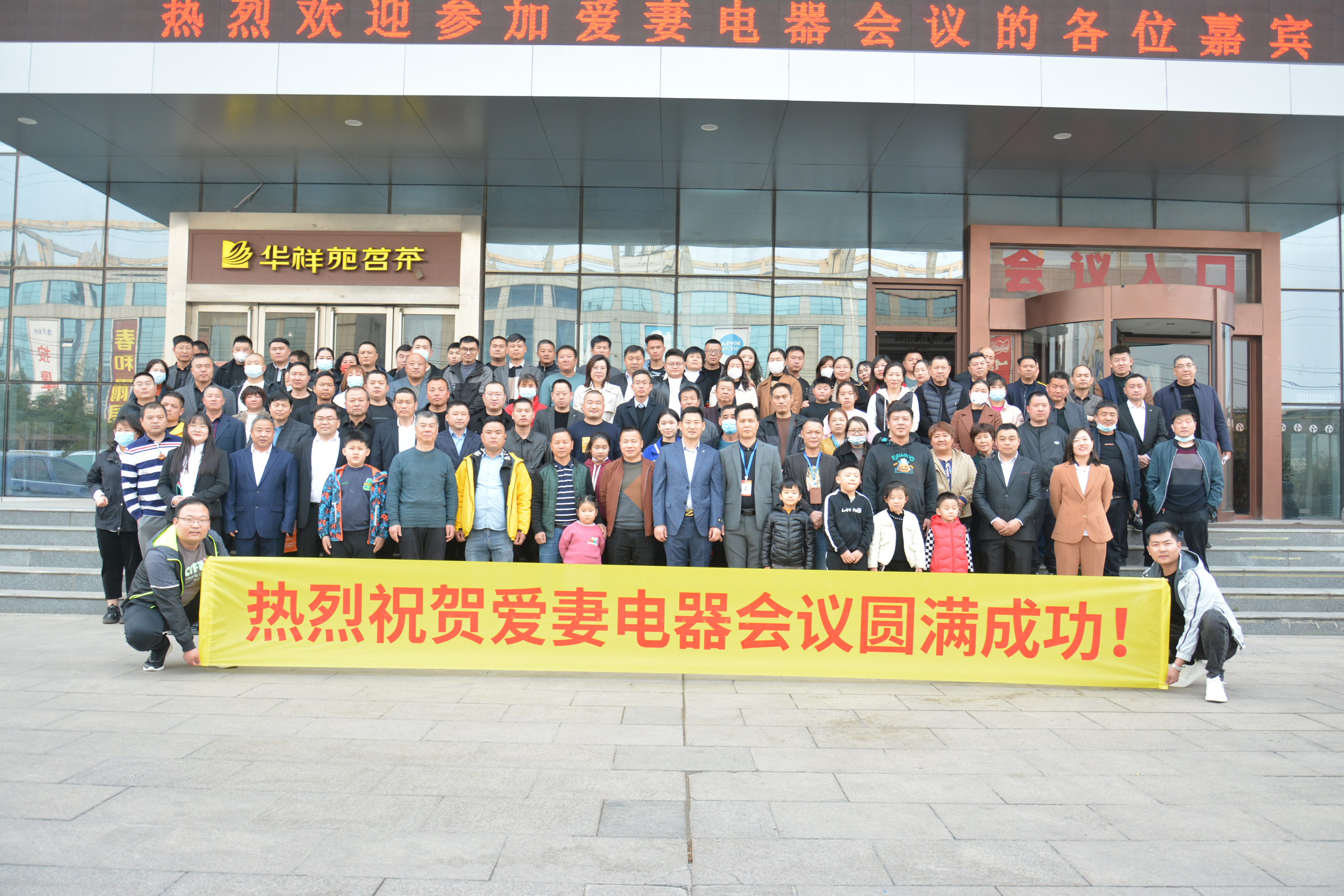 客户合影211.jpg 客户合影211.jpg